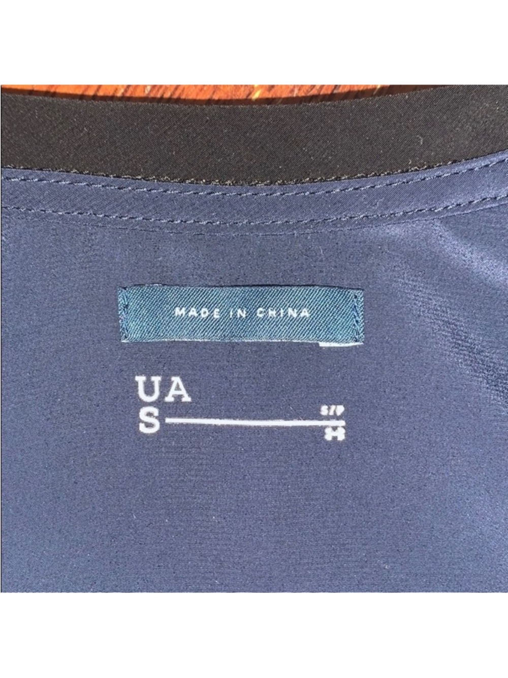 Under Armour UAS Women’s Silky Performance Tee – Black/Navy Camo Sz S - Picture 4 of 5